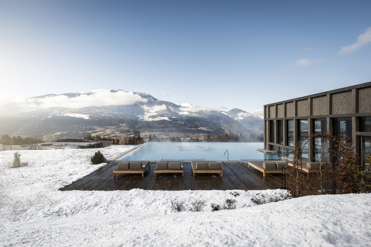 dolomiticlass's tweet photo. La Plose, la montagna sopra Bressanone, si prepara ad accogliere i primi sciatori e gli amanti della neve. Dalle piste alle passeggiate sulla neve, fino ai rifugi in quota: ogni esperienza è a pochi minuti dal vostro soggiorno all’AKI Family Resort PLOSE.

https://t.co/qilStl5bPX https://t.co/QYjVSrG0DB