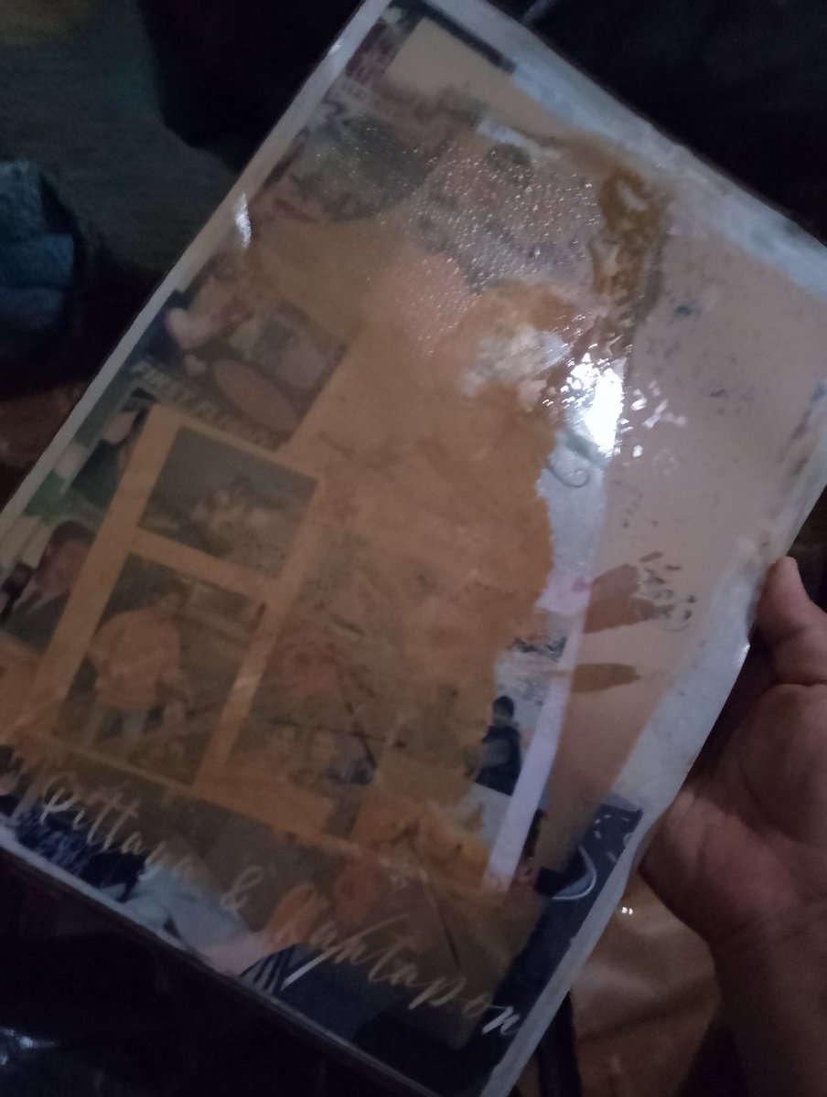 monrudee1404's tweet image. ทุกคน เค้าเข้าบ้านได้แล้วนะ
ตอนแรกจะไม่ร้องพอเห็นสภาพร้องเลย
ทุกอย่างพังหมดเลย ตู้ล้ม ไม่เหลืออะไรเลย 😭😭😭😭
แม้แต่ที่นอนก็ไม่เหลือเลย ของขาย นับ0ใหม่ ของพังหมดเลย
ขอกอดจากทุกคนหน่อยได้มั้ย😭🥹