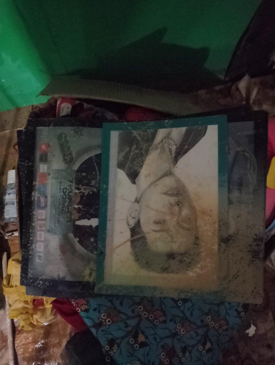 monrudee1404's tweet image. ทุกคน เค้าเข้าบ้านได้แล้วนะ
ตอนแรกจะไม่ร้องพอเห็นสภาพร้องเลย
ทุกอย่างพังหมดเลย ตู้ล้ม ไม่เหลืออะไรเลย 😭😭😭😭
แม้แต่ที่นอนก็ไม่เหลือเลย ของขาย นับ0ใหม่ ของพังหมดเลย
ขอกอดจากทุกคนหน่อยได้มั้ย😭🥹