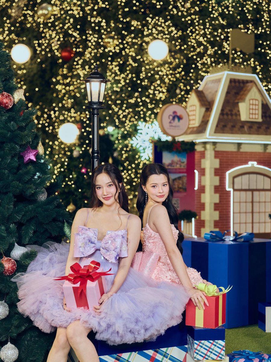 freenarchives's tweet image. 【@srchafreen IG POST】

Don&apos;t miss the festive atmosphere at Disney The Magical Stars 2026 at centralwOrld🎄❄

@Solenn_Ent @centralwOrld
#centralwOrld #srchafreen
#FreenSarocha #solennEntertainment
#CTWTheMagicalStars2026
#CTWWorldsBestFestiveDest
#เที่ยวดิสนีย์ที่เซ็นทรัล