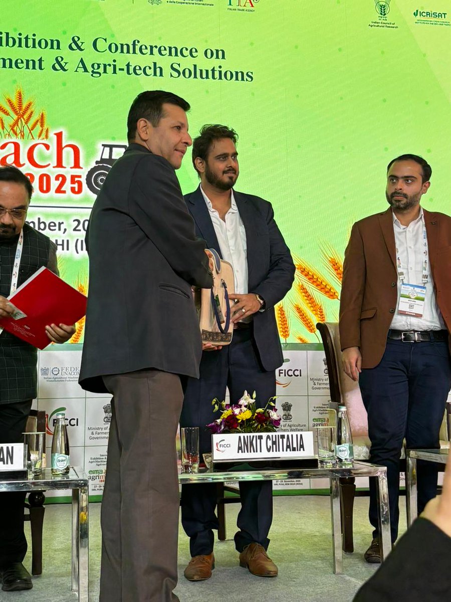 Eima_Agrimach's tweet photo. Day 1 at #EIMAAGRIMACH2025 concluded with Plenary Session I: Innovating with Impact: Farm Mechanisation Technology Addressing Farmer Challenges.

We sincerely thank our speakers and honored them with a token of appreciation for their valuable insights! https://t.co/Z6BQxKHAlZ