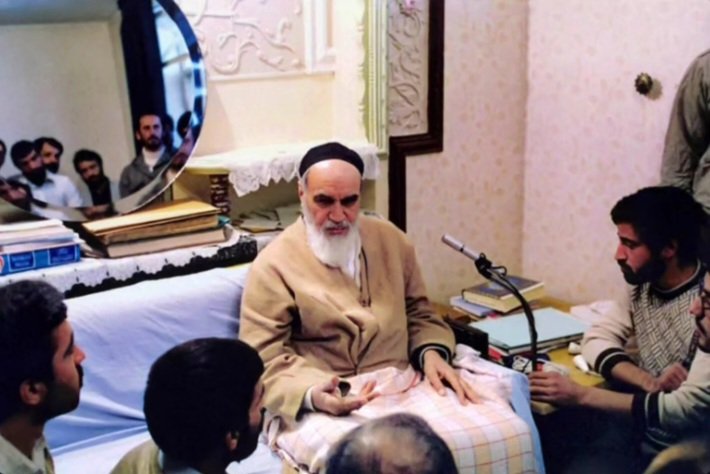 إذا كان الهدف هو الله، فما هذا الميل المفرط نحو الناس ؟!

روح الله الخميني