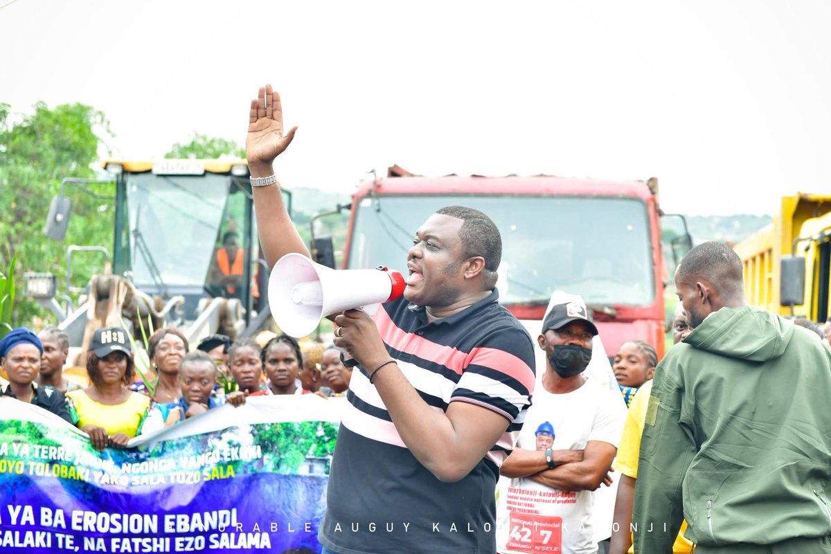 MarleyVuvu's tweet image. #RDC : L’honorable Auguy Kalonji et le ministre des Infrastructures John Banza ont lancé ce mercredi, journée pluvieuse, la construction d’un kilomètre de route et de deux ouvrages antiérosifs à Terre Jaune, avant d’inspecter les chantiers du boulevard Kalonji (ex-B.A.T) et de la…