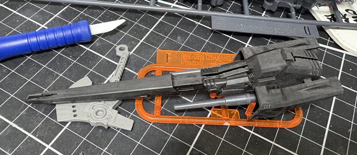 okura_modeling's tweet image. #毎日模型生活2025
#zoids
#ゾイド
11/27
リアライズ　コマンドウルフ　アーバイン
ロングレンジライフルの続き
・エッジ出しとヒケ処理と段落ち
・先端のノズルの後ハメ