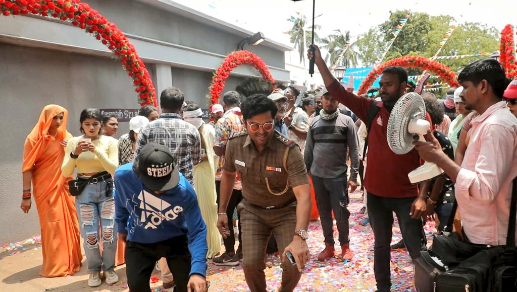 iammoviebuff007's tweet image. #VaaVaathiyaar - Behind the Scenes..💥 #Sandy Master has done Choreo for this Fun song..⭐ #Karthi..🔥