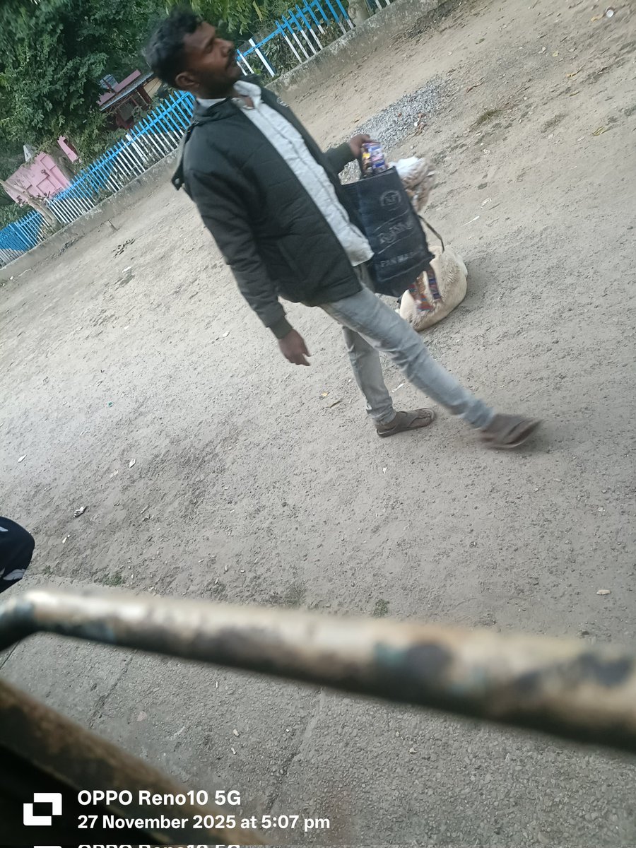 जब स्टेशन पर गुटखा बिकेगा तो गंदगी तो होगी, मल्हौर स्टेशन पर गुटखा बेचता व्यक्ति, रेलवे विभाग मौन. 9453444239
<a href="/drm_lko/">Lucknow Division NR</a> <a href="/RailwaySeva/">RailwaySeva</a> <a href="/upgrphq/">GRP UTTAR PRADESH</a> <a href="/AshwiniVaishnaw/">Ashwini Vaishnaw</a>