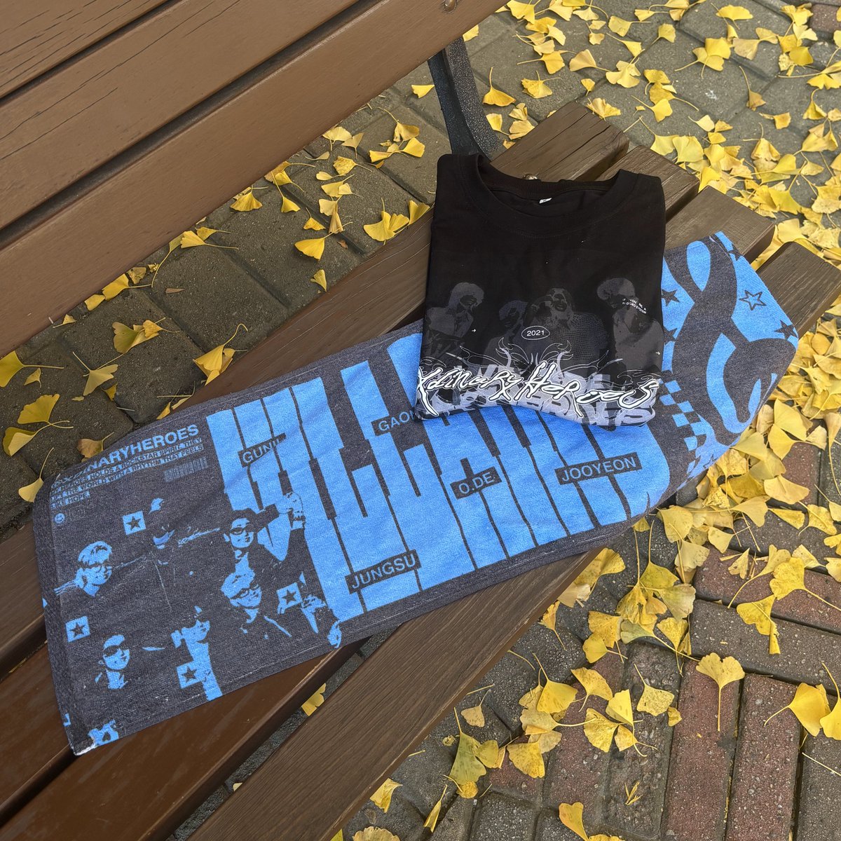 IntoThebRealm's tweet image. ♭Shop: Hallway to Heroes
by @intothebrealm #b_Shop

Preview (6/9)
🛍️ Cheering Towel, Iron Patch, &amp;amp; Stickers.

(There will be a few adjustments for the finished product. Also, color might have a slight difference on the real pic.)

#b_Class #HallwayToHeroes
#Into_The_bRealm…