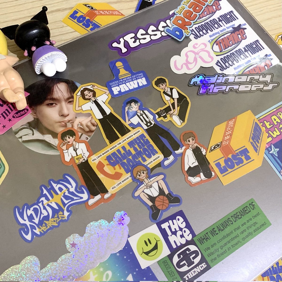 IntoThebRealm's tweet image. ♭Shop: Hallway to Heroes
by @intothebrealm #b_Shop

Preview (6/9)
🛍️ Cheering Towel, Iron Patch, &amp;amp; Stickers.

(There will be a few adjustments for the finished product. Also, color might have a slight difference on the real pic.)

#b_Class #HallwayToHeroes
#Into_The_bRealm…