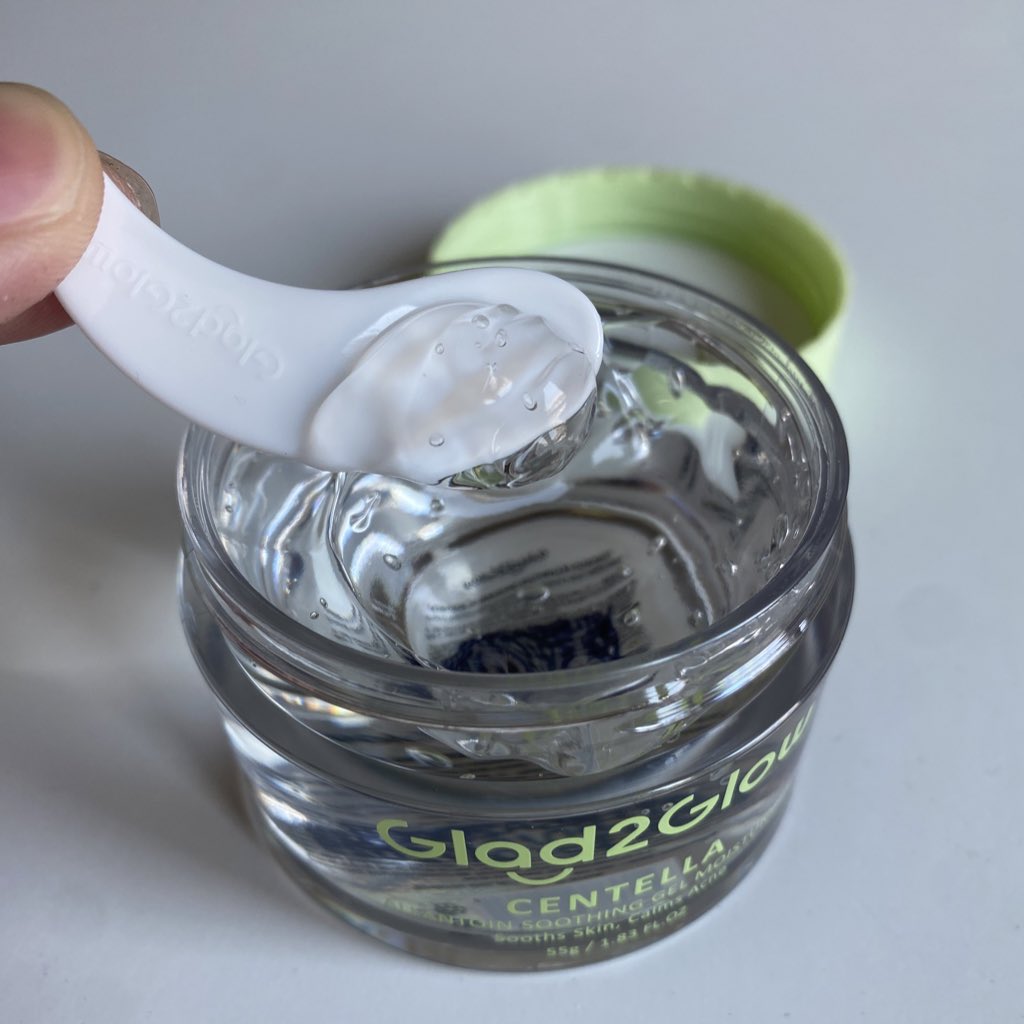 bbigkachu's tweet image. อยากหน้าฉ่ำแต่เป็นคนผิวแพ้ง่าย ใช้ตัวนี้เลย เนื้อบางเบาซึมไว ตอนทาคือเย็นสบายผิวมาก แต่งหน้าต่อได้เลยไม่เป็นขุย เป็นอีกตัวที่อยากให้แมสมาก ตอนนี้หาซื้อได้ที่เซเว่นแล้วนะ 👍🏻