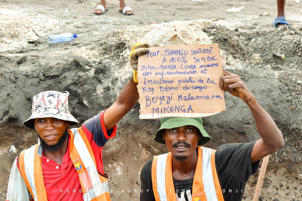 MarleyVuvu's tweet image. #RDC : L’honorable Auguy Kalonji et le ministre des Infrastructures John Banza ont lancé ce mercredi, journée pluvieuse, la construction d’un kilomètre de route et de deux ouvrages antiérosifs à Terre Jaune, avant d’inspecter les chantiers du boulevard Kalonji (ex-B.A.T) et de la…