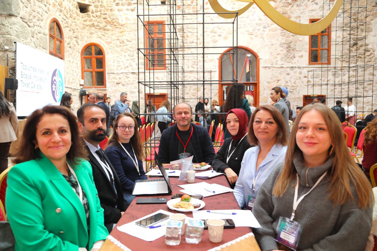 📌Üniversitemiz Toplumsal Katkı ve Sosyal İnovasyon Koordinatörlüğü tarafından “Birlikte Düşün, Birlikte Değiştir” temasıyla düzenlenen çalıştayda; 35 kurumdan 95 katılımcı, 72 akademisyen ve öğrencilerimiz bir araya gelerek toplumsal sorunlara yenilikçi çözümler üretti.