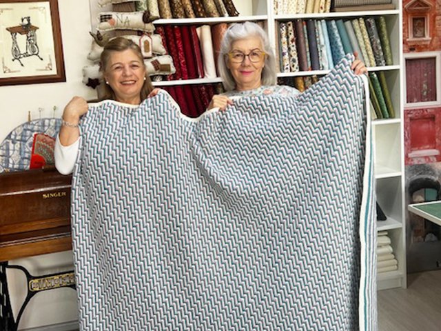 #MANTA DE CROCHET DE MARCE EN QUESECOSE

Mira que preciosa manta ha terminado nuestra alumna Marce en sus clases de #Punto y #Crochet de QueSecose.

Está realizada con punto bajo y punto alto y Marce ha utilizado 3 colores de Lanas “Merino Classic” 🧶 de <a href="/KatiaYarns/">Katia Yarns & Fabrics</a>.

Como se