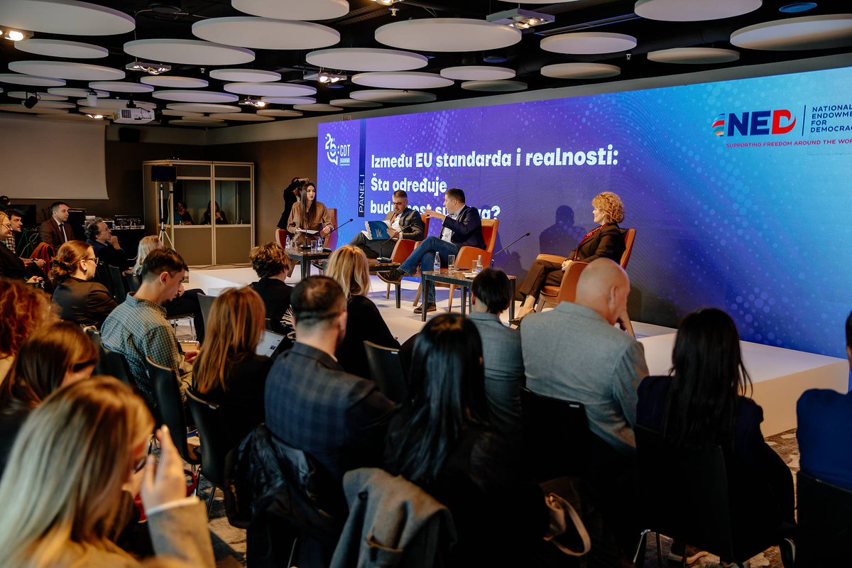 Iako reforma pravosuđa u Crnoj Gori traje više od 25 godina, ključni problemi, od preopterećenosti sudova do nedostatka kadra, ostali su gotovo nepromijenjeni, ocijenjeno je na panelu “Između EU standarda i realnosti: Šta određuje budućnost sudstva”.

Detaljnije na linku: