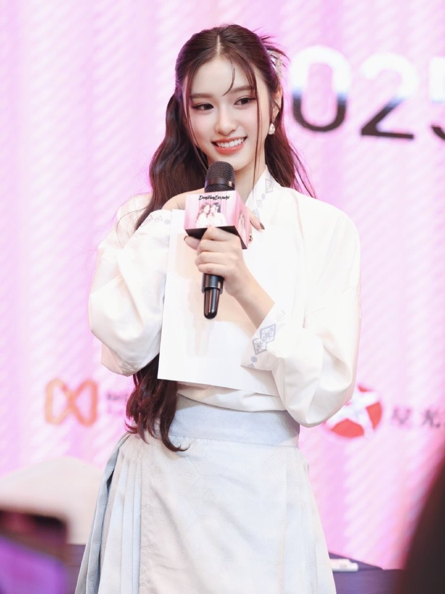 ArhoungPamPH's tweet image. [27.11.2025] • pam ig update ✨
Caption: See you all again !! 再见😍 #pamarhoungguangzhoufs

instagram.com/p/DRjvZlxEiRi

#ppammelar #ArhoungPam #อาฮ๋วงแพม