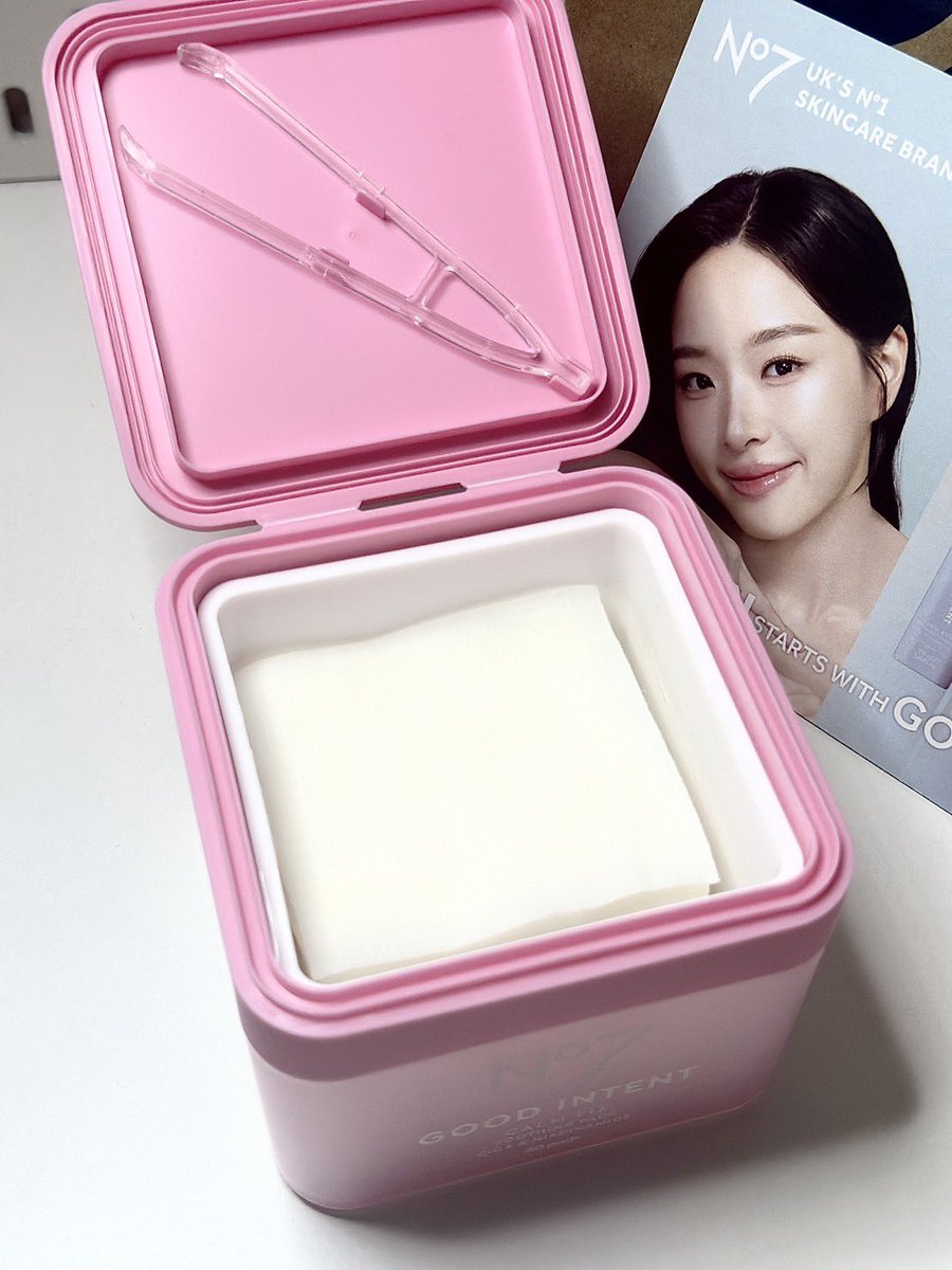 _iamlunatic's tweet photo. ไม่แกล้ง ของจริง ตั้งใจไปตำของใหม่ No7 Good Intent ตัวที่เป็น Toner Pad แต่จุ่มได้ Cleansing Balm มาด้วยเพราะชอบการบิดฝาแล้วน้องถูกปาดออกมาให้แบบน่ารักน่าเอ็นดูมาก ใช้แล้วผิวฉ่ำไวจริงหน้าไม่มัน ส่งตรงจาก Boots ค่ะ ไปด่วน
@BootsThailand #No7GoodIntent #กลาสสกินผิวใส #ฉ่ำไวไม่มัน https://t.co/vPb2GWXyvr