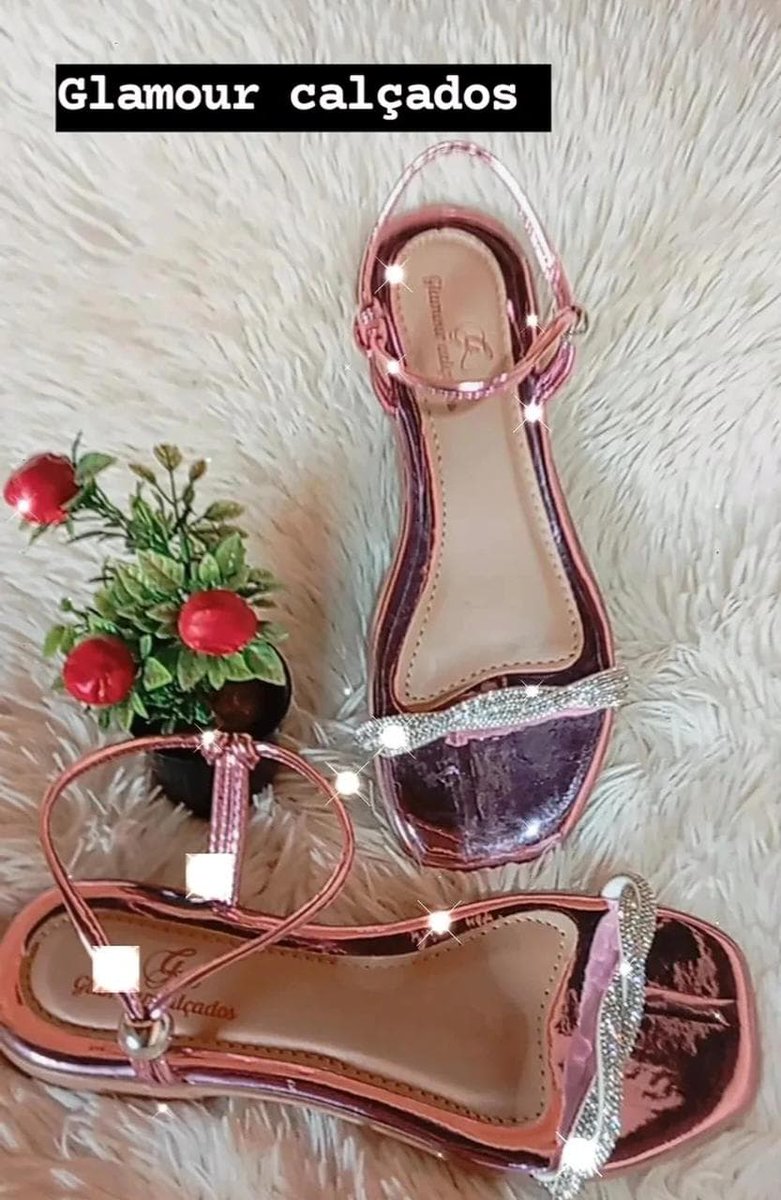 caiado_rosa's tweet image. E se o lado de dentro de casa fosse parecido com o lado de fora? Trazer um acampamento para a sala de estar, para a varanda ou para o jardim é um programa diferente e divertido, para aliviar a tensão da quarentena do novo coronavírus. Pegue um colchão, cobertores quentinhos, uma