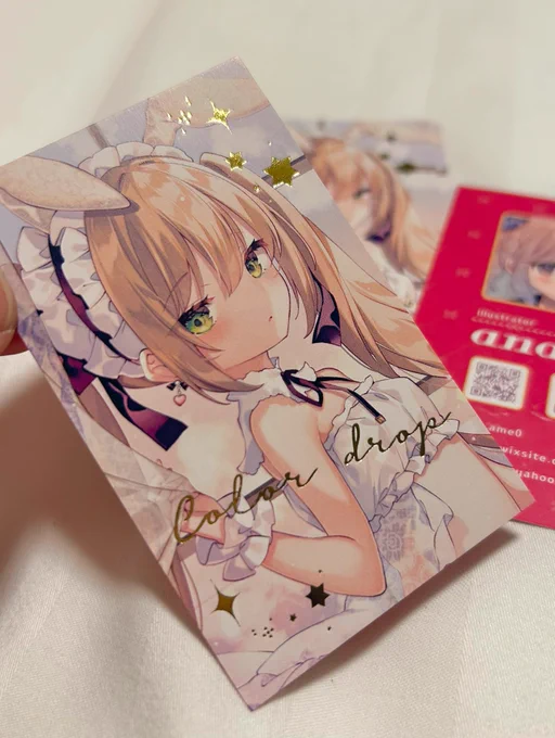 数年ぶりに名刺を新しく作りました箔押しでキラキラしとる