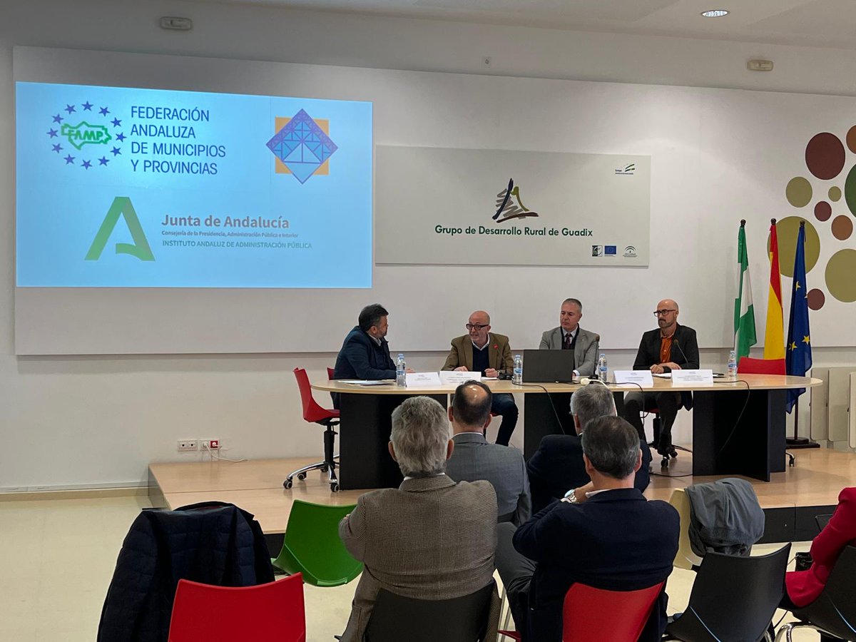 Hoy, la sede del GDR Comarca de Guadix se ha convertido en punto de encuentro para analizar el presente y el futuro de las zonas industriales en #Andalucía, en la la jornada “Presente y futuro de las zonas industriales”, organizada por la FAMP, Junta de  Andalucía y Ayto. Guadix.
