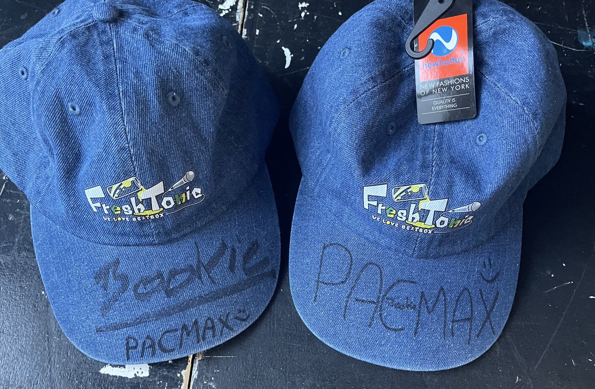 yukaelblog's tweet image. もらったキャップにふれとにのふたりにサインを貰ったのだけど、なんでこうなったのか超かわいかったので漫画にしたい笑（右はJUNさんの）
#ふれとにグッズ