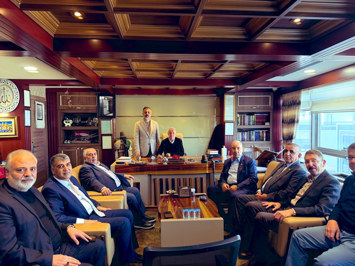 aisiksever's tweet image. Urfa’nın paşası, Urfa Vakfı Genel Başkanı Kemal Alataş; şehrimizin emektar vekilleri Şeydi Eyüpoğlu, Ahmet Akay, İbrahim Eyüpoğlu, Mehmet Akyürek; Ticaret ve Ekonomi Genel Başkanı Mehmet Ulutaş ve Ekonomi Bakanlığı Genel Müdürü Uğur Büyükhatipoğlu ile aynı sohbette buluşmak……