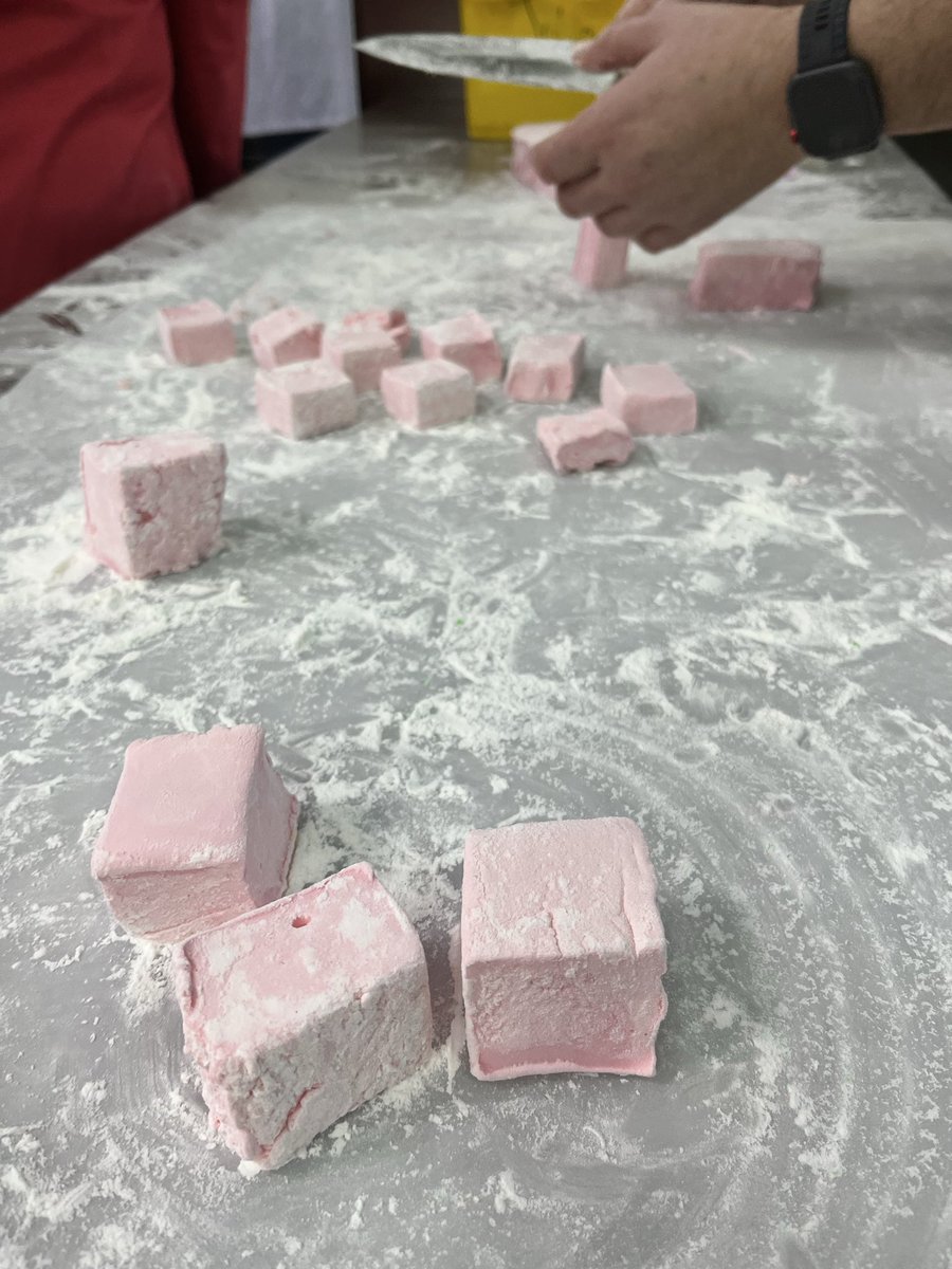 Finalizamos la formación en ELABORACIÓN DE CARAMELO, CHICLE, NUBE, FUDGE Y GOLOSINAS ARTESANALES PARA PROFESORADO DD FP (Granada provincia) en el C.P.I.F.P. Hurtado de Mendoza. #FP