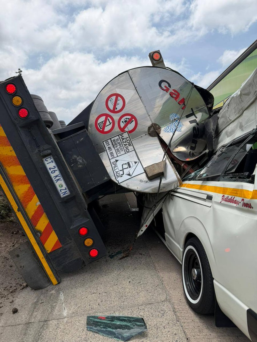 _ArriveAlive's tweet image. Major accident just before Marrianhill Toll Plaza involving three trucks, a minibus taxi and one SUV: Duma is relieved that there was no loss of life

arrr.co.za/6GBgR

#ArriveAlive #TruckCrash @KZNTransport