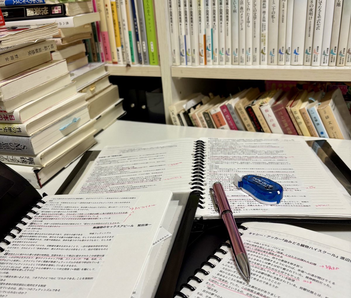 yoshiyukiyukino's tweet image. 数年の時を経て、読書ノートをアナログに戻した。電子だと妙に頭に入ってこない＆パラパラめくって俯瞰でみれない＆眼が疲れるで、結局アナログ最高…！