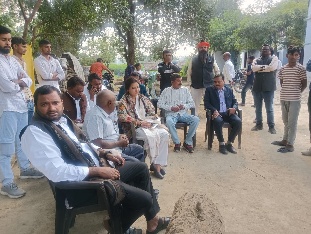 SanjayAzadSln's tweet image. गोंडा में SIR ड्यूटी के दौरान स्थानीय अधिकारियों द्वारा प्रताड़ना और लगातार दबाव से टूटकर जौनपुर निवासी सहायक अध्यापक विपिन यादव (32) ने विषाक्त पदार्थ खाकर अपनी जान दे दी। 

आज पूर्वांचल प्रांत प्रभारी डॉ. अनुराग मिश्र मल्हनी गाँव पहुंचे और शोकग्रस्त परिवार से मिलकर संवेदना…