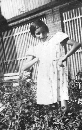 26 November 1926 | Dutch Jewish girl, Cato Huisman, was born at The Hague.

She was deported to #Auschwitz from #Westerbork in October 1942. She did not survive.