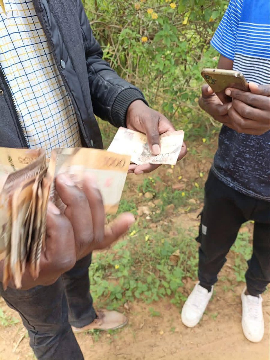 Adele_lide's tweet image. Gachagua people bribing voters in Mbeere North. Wamuthende nikama anashinda hii kitu