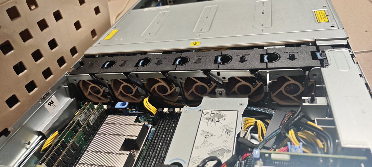 Et voilà, ça ne fait plus de bruit 👂 Les températures sont correctes, a voire quand ça calculera.