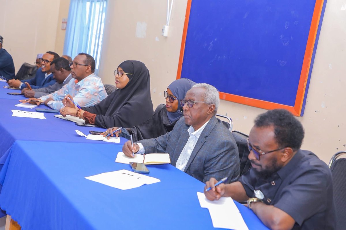 Garowe 27-11-2025: Waxaa maanta Guddiga iyo Xisbiyada Siyaasada Puntland ugu soo xirmay Shirka wada-tashiga Xeerarka Doorashooyinka ee kala ah: Xeerka Doorashooyinka, Xeerka Xisbiyada/Ururada iyo Xeerka Diiiwaangelinta Codbixiyayaasha Doorashooyinka ee Guddiga.