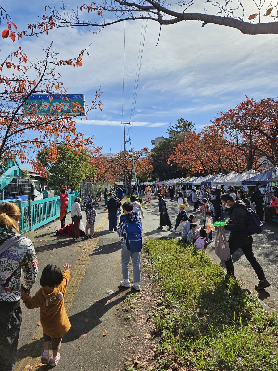hioki_osamu's tweet photo. 11/23(日)、社福)大幸福祉会さん主催の【ユニオンまつり】にオジャマしました！晴天にも恵まれ大変にぎわってました！焼きそば、おこわ、クッキーなどメチャクチャ美味しかった。今治タオルもお値打ちに購入しました！楽しかった❗
またぜひ、遊びに行きたいイベントです！#大幸福祉会 #ユニオンまつり https://t.co/dlgD5zJbBK