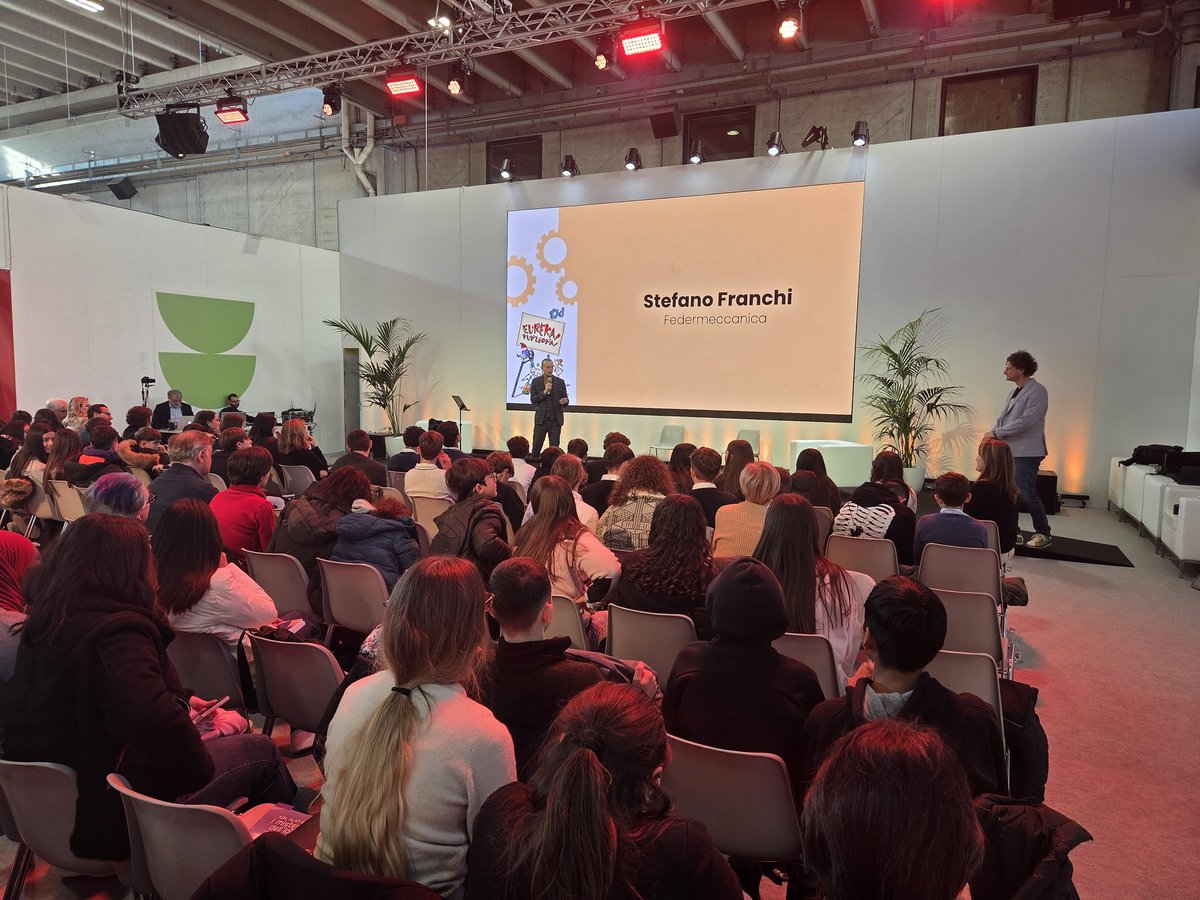 Federmeccanica's tweet photo. #EurekaFunzionaMEDIE | Si conclude il nostro Evento Nazionale con l’intervento del Direttore Generale di #Federmeccanica @ste_franchi oggi a #Verona tra gli studenti e le studentesse delle #scuolemedie protagonisti del contest “E!F!Medie”.

🗣“A noi interessano le vostre menti, il vostro incredibile talento. Le nostre imprese vi aspettano".

➡️Partner di Progetto E!F!: @intesasanpaolo
➡️Partner Scientifici: @IITalk ; #AIF - Associazione per l'Insegnamento della Fisica
➡️Kit realizzati da: @RealmonteOnlus
➡️Patrocinio: @MiSocialTW

🔎 https://t.co/8ODTuY4Zat

#GenerazioneMeccatronica #ItaliaMeccatronica