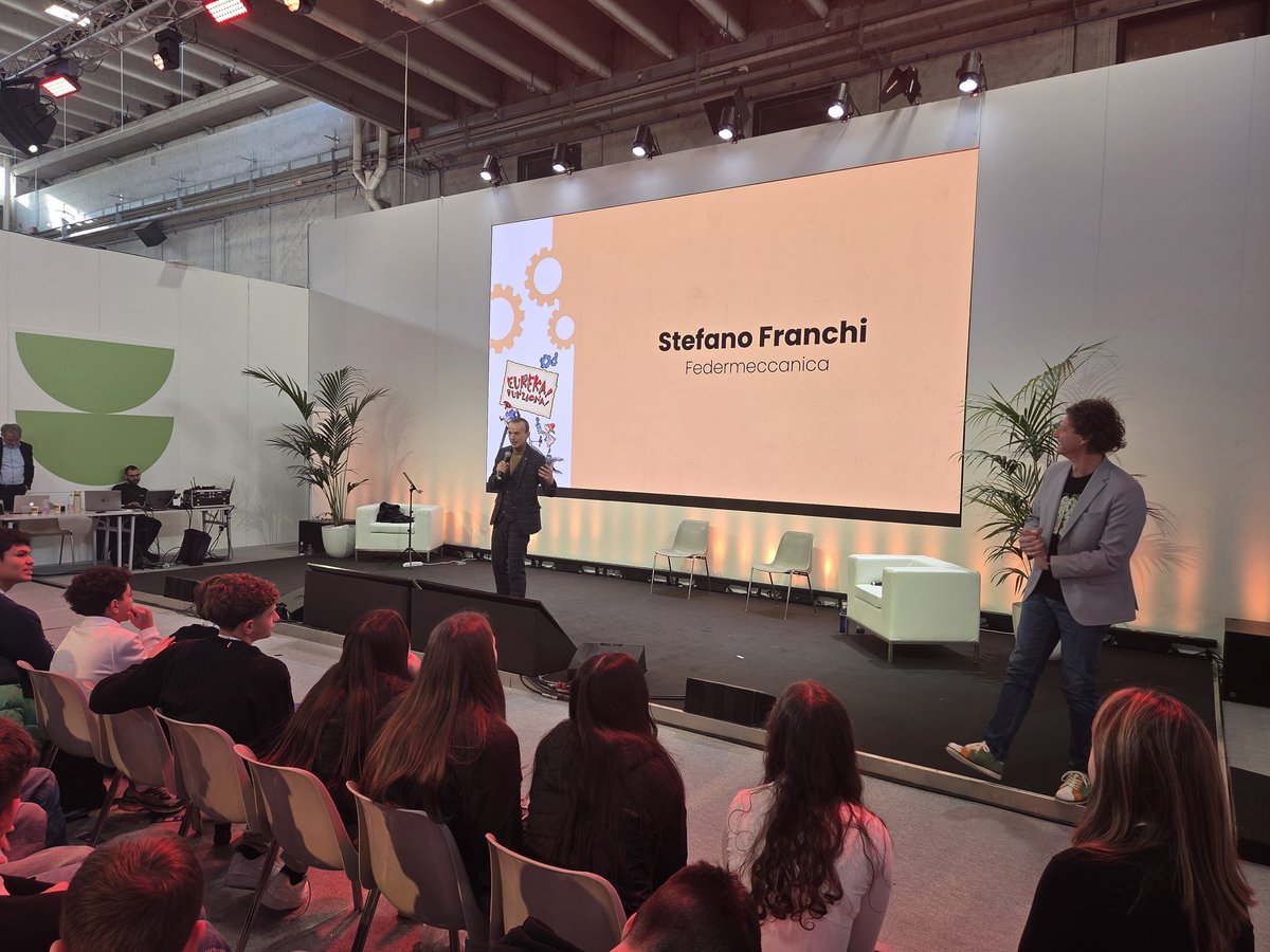 Federmeccanica's tweet photo. #EurekaFunzionaMEDIE | Si conclude il nostro Evento Nazionale con l’intervento del Direttore Generale di #Federmeccanica @ste_franchi oggi a #Verona tra gli studenti e le studentesse delle #scuolemedie protagonisti del contest “E!F!Medie”.

🗣“A noi interessano le vostre menti, il vostro incredibile talento. Le nostre imprese vi aspettano".

➡️Partner di Progetto E!F!: @intesasanpaolo
➡️Partner Scientifici: @IITalk ; #AIF - Associazione per l'Insegnamento della Fisica
➡️Kit realizzati da: @RealmonteOnlus
➡️Patrocinio: @MiSocialTW

🔎 https://t.co/8ODTuY4Zat

#GenerazioneMeccatronica #ItaliaMeccatronica