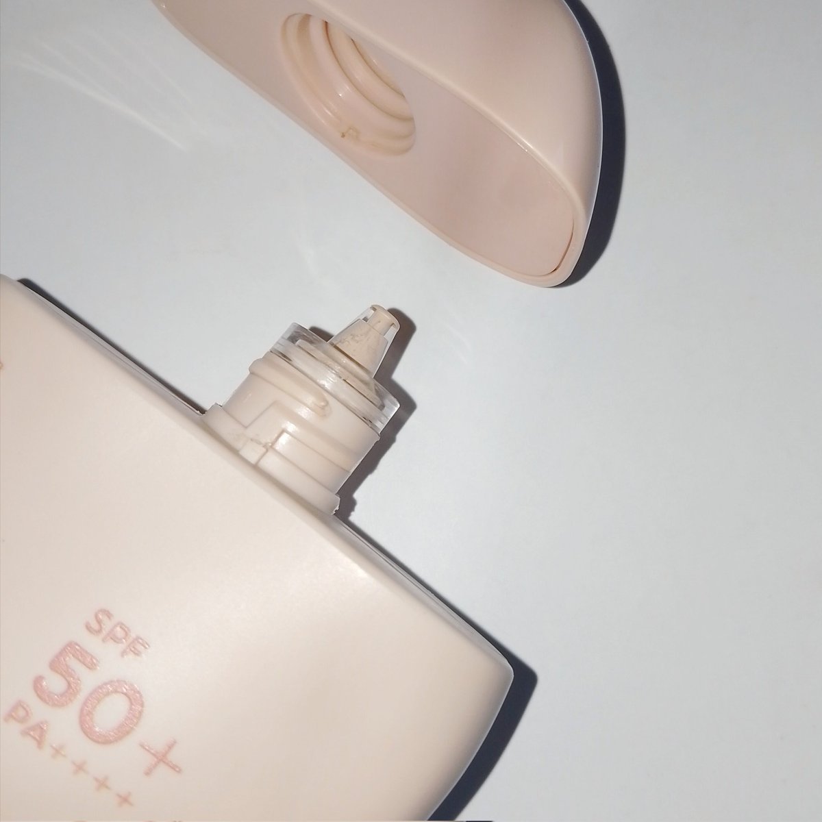 Pernah nggak sih pengen kulit keliatan glowing dan terlindungi, tapi ribet harus pake moisturizer + sunscreen + primer + tone up + foundation + concealer? 😩

Cukup pake 1 produk ini, bisa dapetin semuanya tanpa ribet 🥰