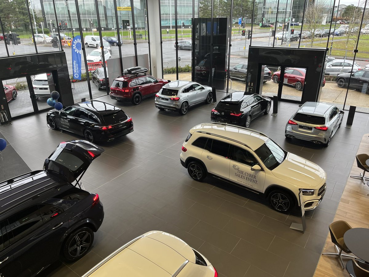 A very healthy collection of <a href="/paulwellerHQ/">Paul Weller</a> tracks at <a href="/VertuMotors/">Vertu</a> Mercedes-Benz Slough this week… the Orchestral version of “Ever Changing Moods” today, Tuesday was Style Councils “Ever Had It Blue” 😊