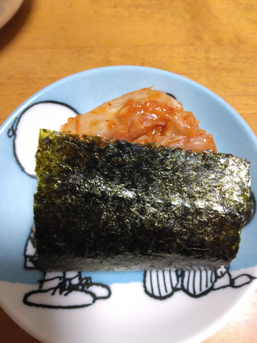 #OnigiriAction 
えび天おにぎりの半分は
キムチおにぎり🍙🇰🇷