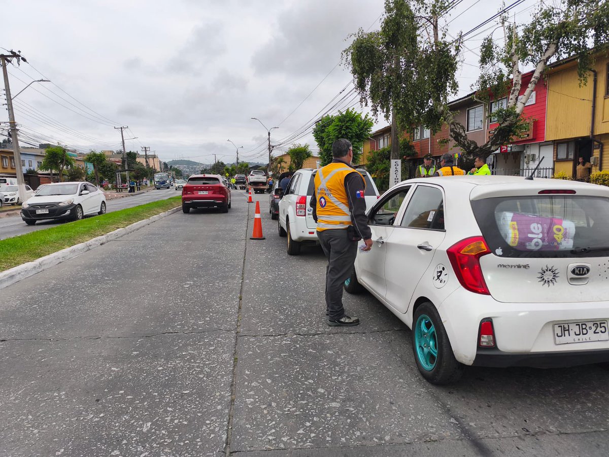 #CallesProtegidas :Ayer en la Región del Biobío inspectores(as) de <a href="/Fisca_MTT/">Division de Fiscalización de Transportes</a> y <a href="/munitalcahuano/">MuniTalcahuano</a> junto a <a href="/Carabdechile/">Carabineros de Chile</a> realizaron operativo de control a vehículos, fiscalizando documentación además de condiciones técnicas y de seguridad. Porque #FiscalizarEsProteger en todo 🇨🇱.