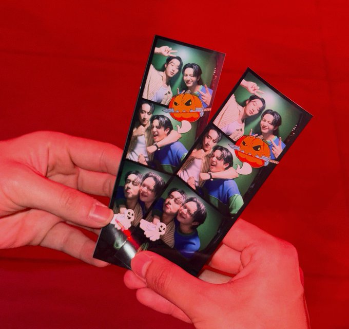 AnkitaNair2710's tweet image. Caught looking at me like that? Yeah… you maniac too.
 
Now have the polaroid date video, BTS plus the polaroid pictures!!

#WilliamEst #วิลเลี่ยมเอส 
#YouManiacSeries   

IG 📷instagram.com/p/DRjxFmSEt2t/…