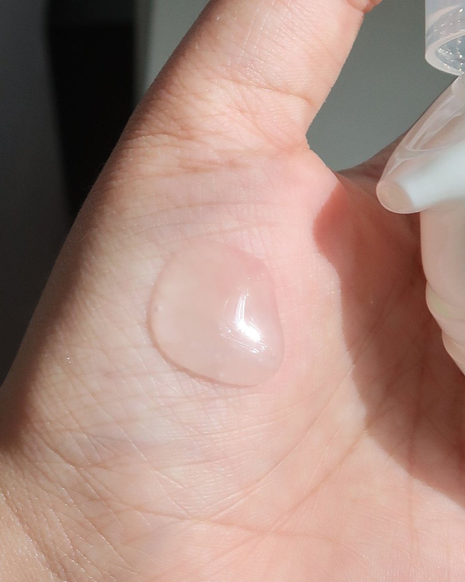 ใครแต่งหน้าทุกวัน ใส่คอนแทคเลนส์ หรือมีภาวะต่อมไขมันอุดตันที่เปลือกตาแนะนำจริงๆ คลินซิ่งล้างเปลือกตาของ oculogy ใช้ล้างขอบตา โคนขนตาโดยเฉพาะ นี่ใช้แล้วเลิกเป็นตาอักเสบไปเลย ช่วยชีวิตมากกก