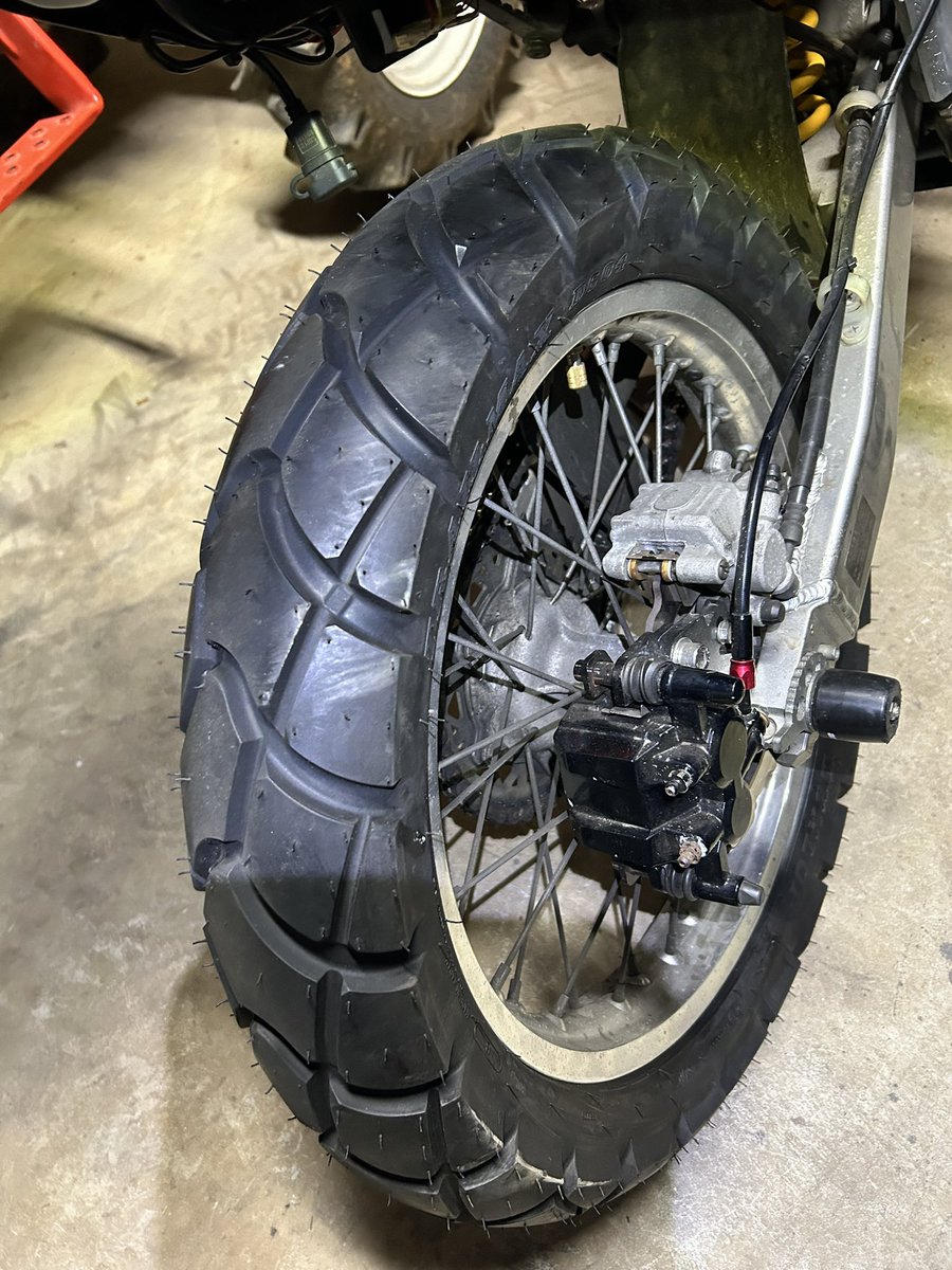 ZX_14R128's tweet photo. 今日は、KLXの前後タイヤ交換！
フロントより、リアの方が大変やった😰 https://t.co/FDYAmTQGUo