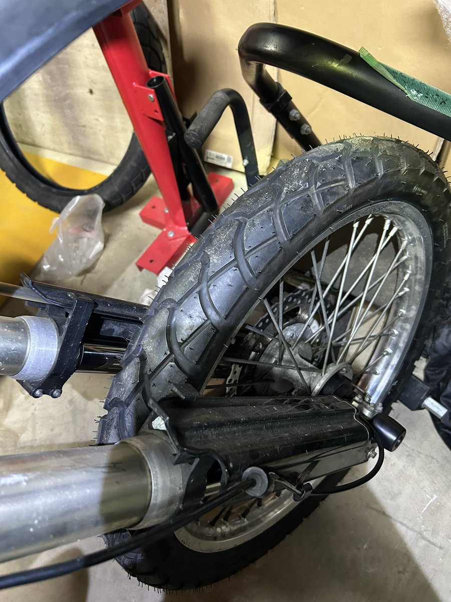 ZX_14R128's tweet photo. 今日は、KLXの前後タイヤ交換！
フロントより、リアの方が大変やった😰 https://t.co/FDYAmTQGUo