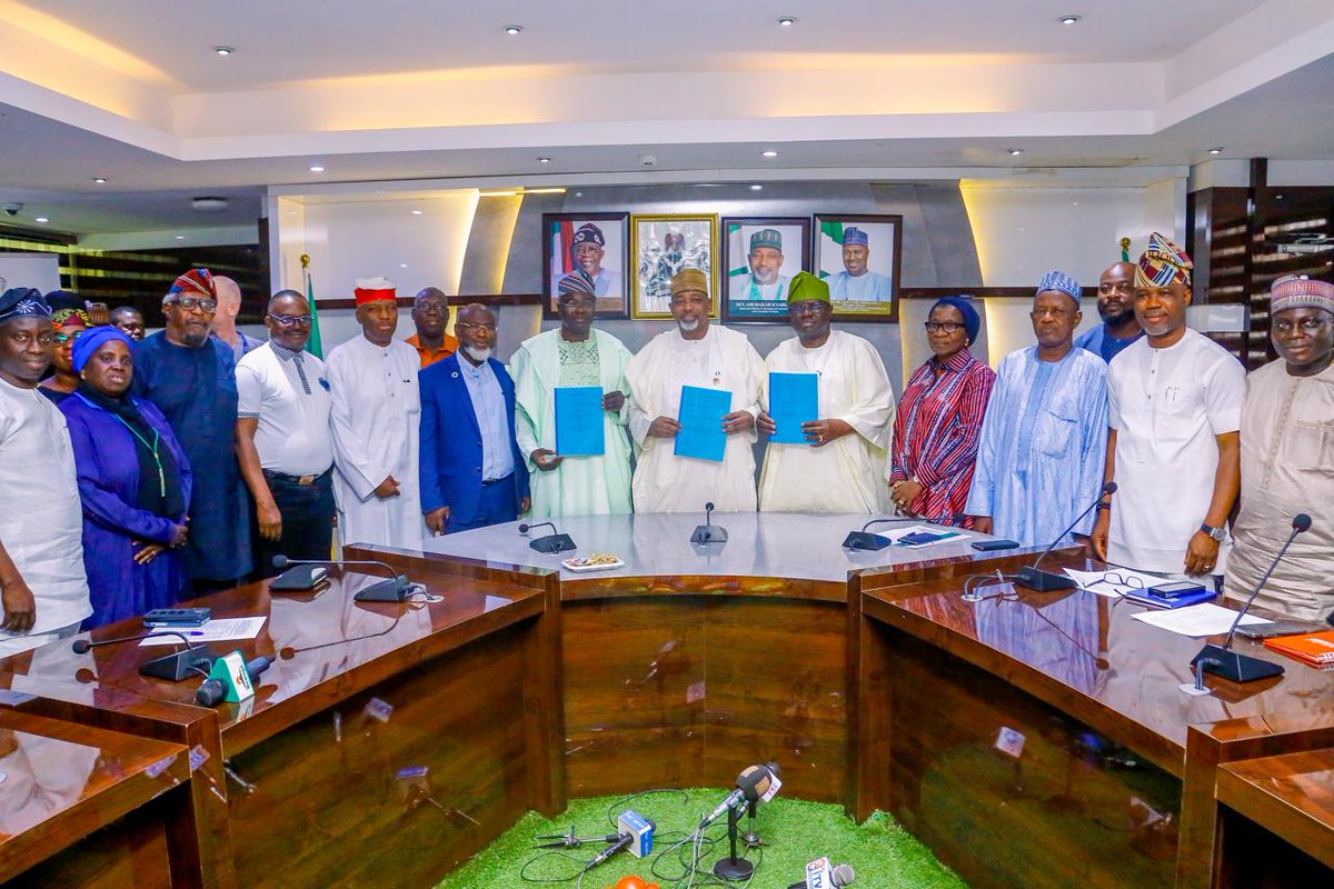 FmardNg's tweet image. @SenatorAKyari has launched a White Paper outlining Nigeria’s national strategy for compliance with the European Union Deforestation Regulation (EUDR). The regulations would ensure that Agric exports are traceable, legally produced...

For more details:
agriculture.gov.ng/fg-unveils-whi…