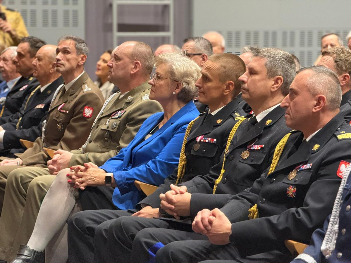🧑‍🚒 Jubileusz 65-lecia Krakowskiej Szkoły Pożarniczej

Szkoła Aspirantów PSP w Krakowie świętuje 65-lecie swojego powstania. Wczoraj odbyły się uroczyste obchody jubileuszowe. W wydarzeniu wzięła udział wicewojewoda #ElżbietaAchinger.

Więcej➡️ malopolska.uw.gov.pl/PressArticlePa…