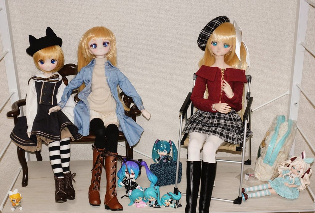 cDvGz2JMWU18255's tweet image. 今日は組立家具の日です。
家具が部品に分解された状態で販売されており、購入者がドライバーなどの一般的な道具で組み立てる家具です。
1967年に株式会社クロシオさんの「カラーボックス」が大ヒットしたことで普及しました。

組立棚のスペースですが、もう少し奥行のある棚でもよかったですね。