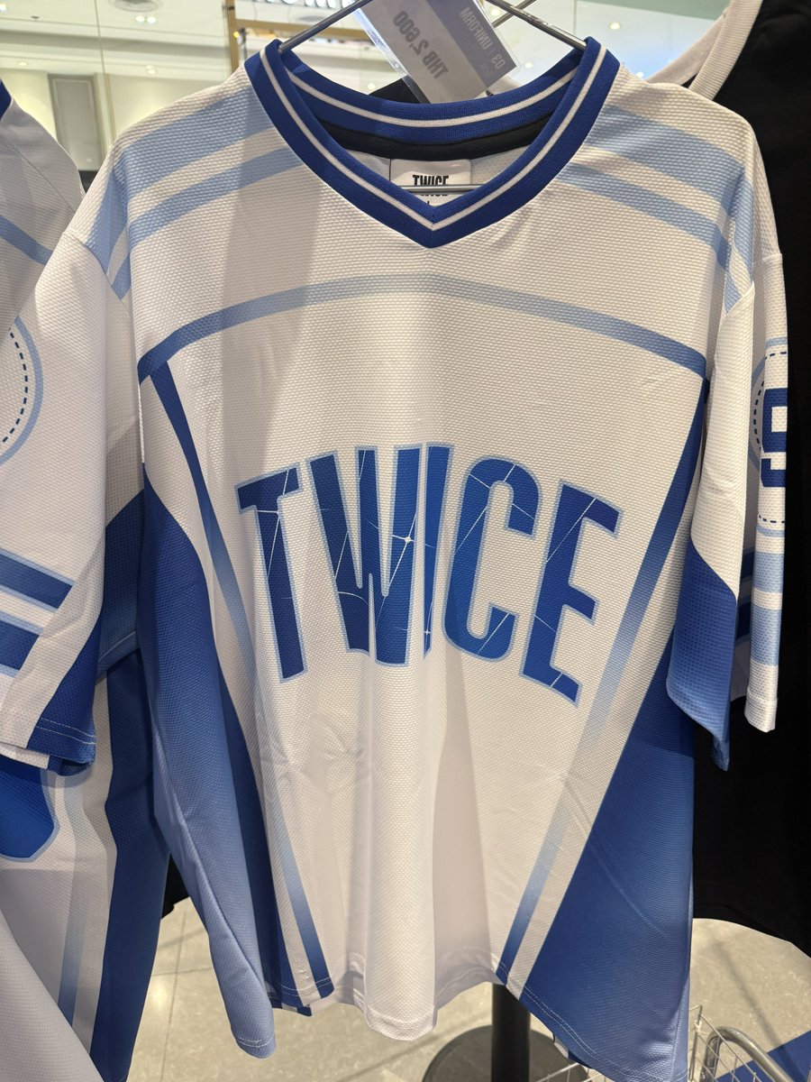 vrsmaiimaii's tweet photo. T-SHIRT UNIFORM ( jersey )
L - 46 inch. / XL - 52 inch.

#TWICE_POPUP_BANGKOK
#THISISFOR_POPUP https://t.co/3q7PVQmfcl