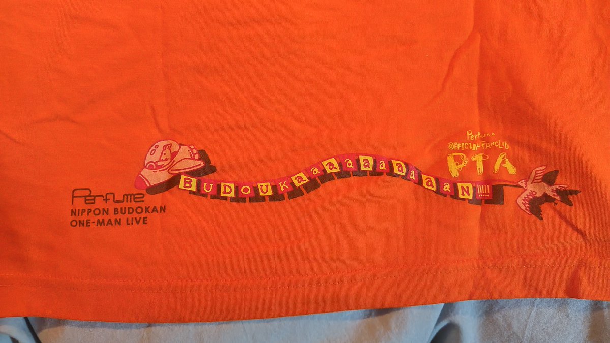 タンスの奥から昔のPerfumeのTシャツが出てきた。右のオレンジのT