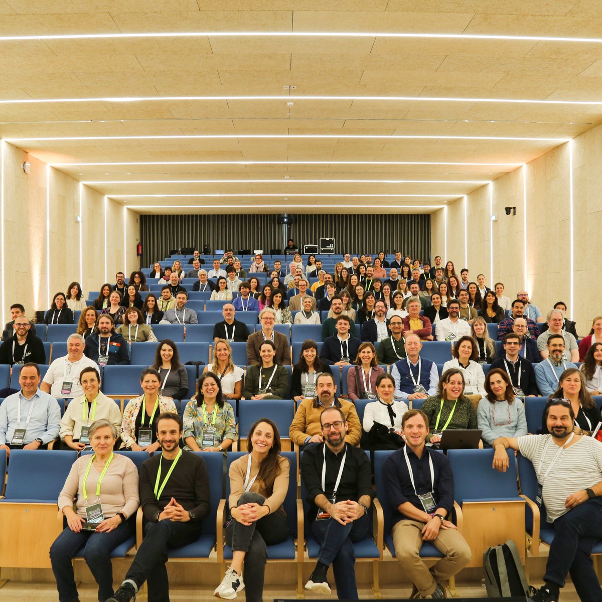 NeuroAlc's tweet image. Giovanna Expósito &amp;amp; Aída Giner from our Microscopy Facility attended the SPAOM meeting, exploring the latest in optical microscopy, AI &amp;amp; Smart Microscopy, and advanced tools for neuroscience. 
They also connected with leading companies like @LeicaMicro, @zeiss_micro &amp;amp; EVIDENT.