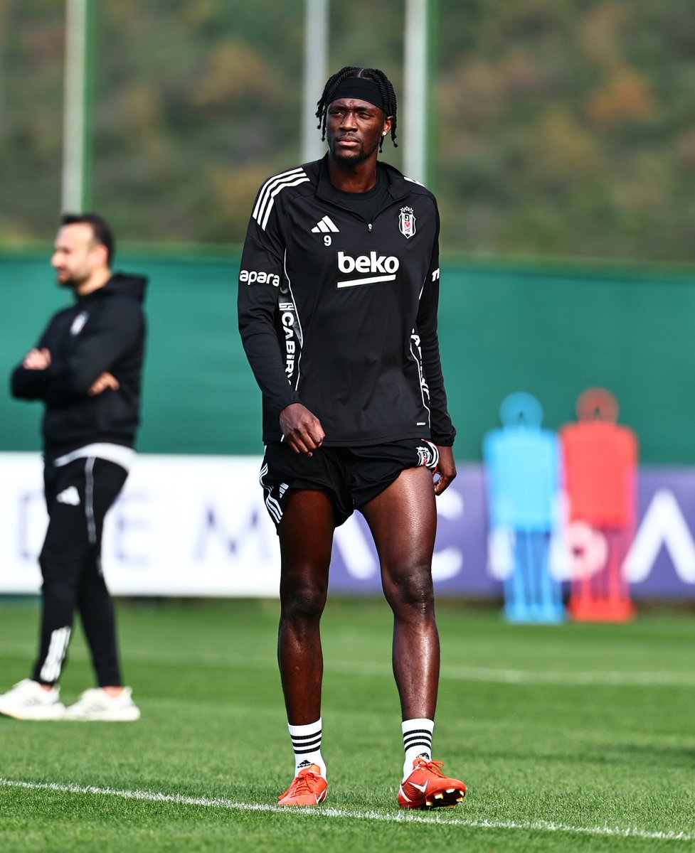 BesiktasEnglish's tweet photo. Putting in the work. https://t.co/wst0sVI7P6
